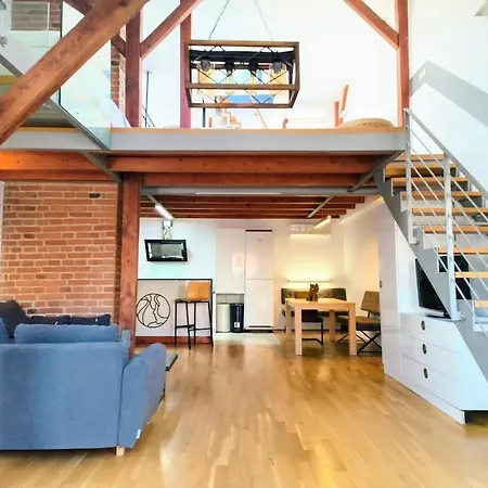 דירה Quiet Loft Great For Couples & Family