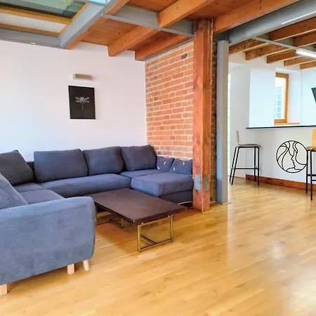 Quiet Loft Great For Couples & Family *