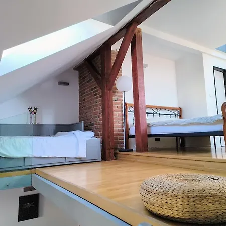 Quiet Loft Great For Couples & Family דירה *