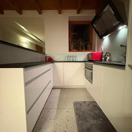 Quiet Loft Great For Couples & Family *
