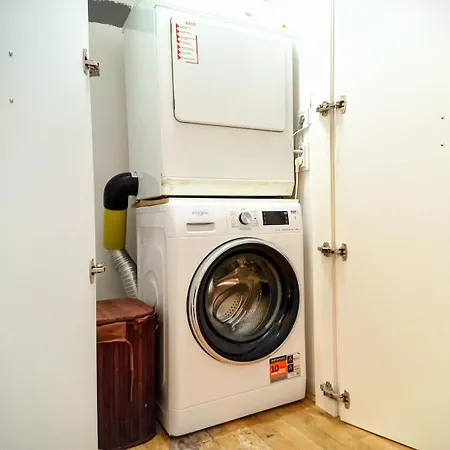 Quiet Loft Great For Couples & Family *